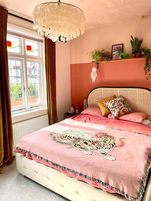3 Bedroom Spacious Seaside Apartment With Estuary Views Сътън он Сий Екстериор снимка